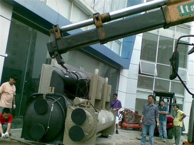 沅江市随车吊和汽车吊的核心区别是什么？哪种更省钱？